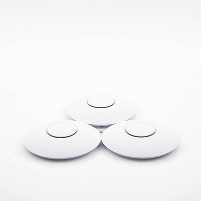 Paquete de 3 Access Point UniFi 802.11ac Wave 2, MU-MIMO4X4 con antena Beamforming, hasta 1.7 Gbps, para interior PoE 802.3af, soporta 200 clientes, No incluyen PoE&acute;s