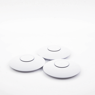 Paquete de 3 Access Point UniFi 802.11ac Wave 2, MU-MIMO4X4 con antena Beamforming, hasta 1.7 Gbps, para interior PoE 802.3af, soporta 200 clientes, No incluyen PoE&acute;s