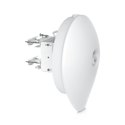 airFiber 60 XG Radio PtP 60 GHz (57–66 GHz) con Radio de Respaldo de 5 GHz, Para una Distancia de Hasta 4 km con Soporte SFP+
