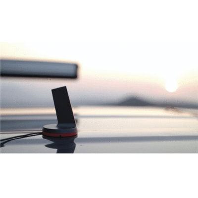 Kit Amplificador de señal celular 4G LTE, 3G y VOZ. Especial para vehículos donde el conductor o copiloto requiere la mayor concentración de señal. Soporta un usuario y múltiples operadores.