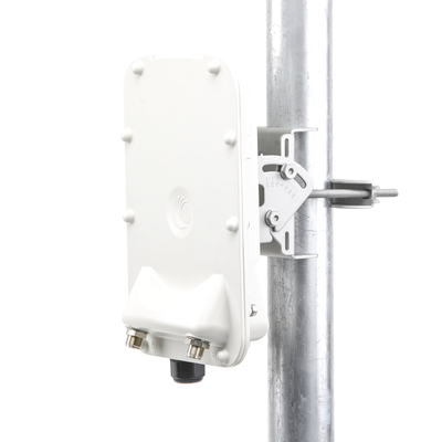 PTP-550  Hasta 1.36 GBps / 4910 - 6200 MHz / 802.11 AC Wave 2  MU-MIMO 4: 4x4 / BackHaul Conectorizado / Ideal para distancias de +80 km (C050055H014A)