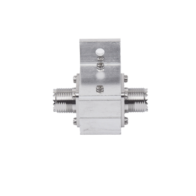 Protector RF Coaxial Contra Descargas Atmosféricas Para 1.5 a 700 MHz Con Ceja Lateral y Conectores UHF Hembra