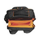 Mochila para herramientas y computadora portátil Tradesman Pro™ en poliéster negro con 25 bolsillos (No incluye herramientas).