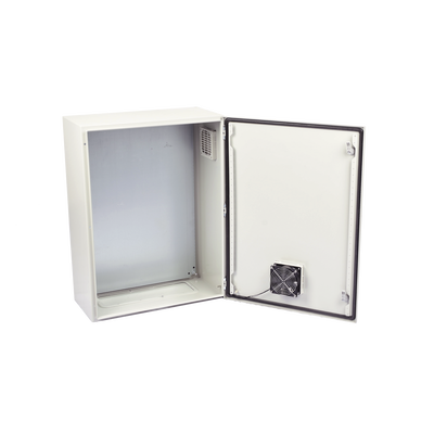 Gabinete Ventilado de Acero IP55 Uso en Exterior (500 x 700 x 250 mm) con Placa Trasera Interior Metálica y Compuerta Inferior Atornillable. Incluye Ventilador, Ventilas, filtros, Chapas y Llave T.