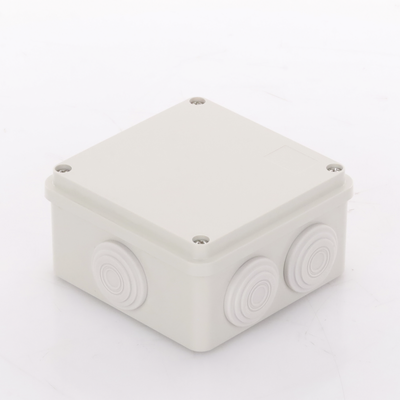 Caja Derivación-Conexión de Plástico (100 X 100 X 54 mm) con 7 Glándulas de Goma. Para Instalaciones Comerciales, Residenciales e Industriales. Incluye Tornillería para su Tapa.