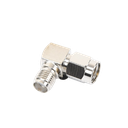 Adaptador en Ángulo Recto, de Conector SMA Macho a SMA Hembra Níquel/ Oro/ Teflón.