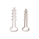 Bolsa con 100 clips sujetadores de plástico para cables de 6 a 12 mm. Ideales para instalaciones en pared, brindan sujeción firme y segura.