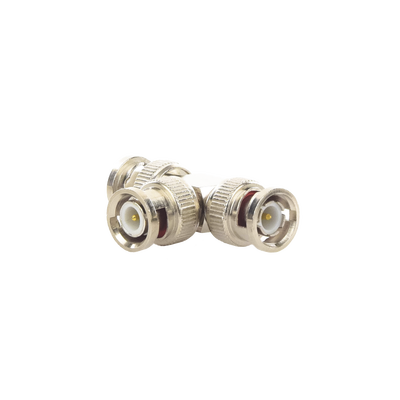 Adaptador de Triple conectores BNC macho para uso en sistemas de video vigilancia en aplicación con cables coaxiales RG-59/ RG-6, Níquel/ Oro/ Politetrafluoroetileno.