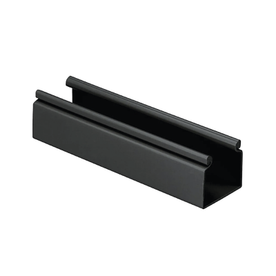 Canaleta FiberRunner™ 2X2 sin Tapa, de PVC Rígido, Sin Orificios de Montaje, Color Negro, 1.8 m de Largo