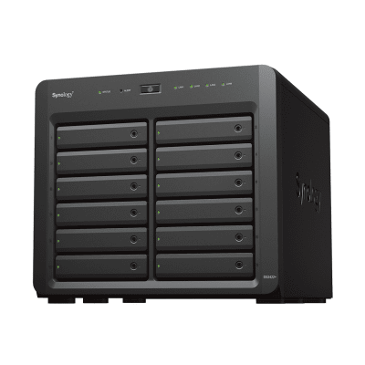 [DS2422+] NAS Synology DiskStation DS2422+ | 12 Bahías | Expandible a 24 Bahías | Procesador AMD Ryzen Quad-Core | Hasta 32 GB DDR4 ECC | Caché NVMe SSD | Redes 10/25GbE | Compatible con Virtualización y Vigilancia.