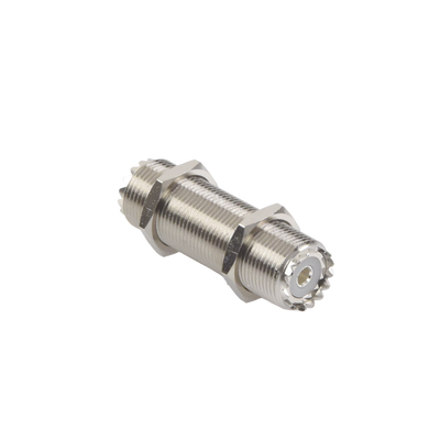 [RFU-537] Adaptador Pasamuros de Doble UHF Hembra (SO-239), Montaje para Panel con Rosca Estándar.