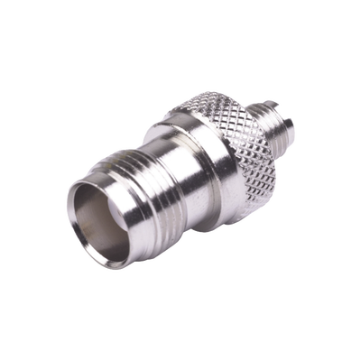[RFT-1241-4] Adaptador en Línea de Conector TNC Hembra a SMA Hembra, Niquel/ Oro/ Teflón.